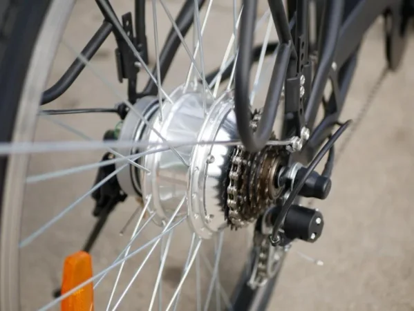 Tirane, okazion biciklete elektrike Nakto 26 ″ Cargo Electric Bike e bardhë 50.000 €