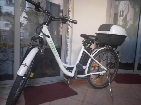 Tirane, okazion biciklete elektrike Nakto 26 ″ Cargo Electric Bike e bardhë 50.000 €