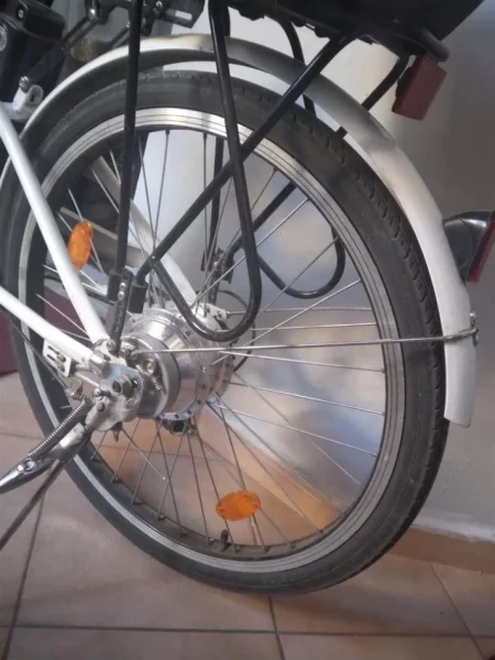 Tirane, okazion biciklete elektrike Nakto 26 ″ Cargo Electric Bike e bardhë 50.000 €