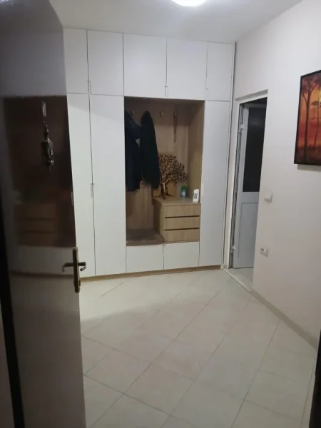 Tirane, shitet apartament 1+1+Ballkon Kati 4, 54 m² 125.000 € (Oxhaku)