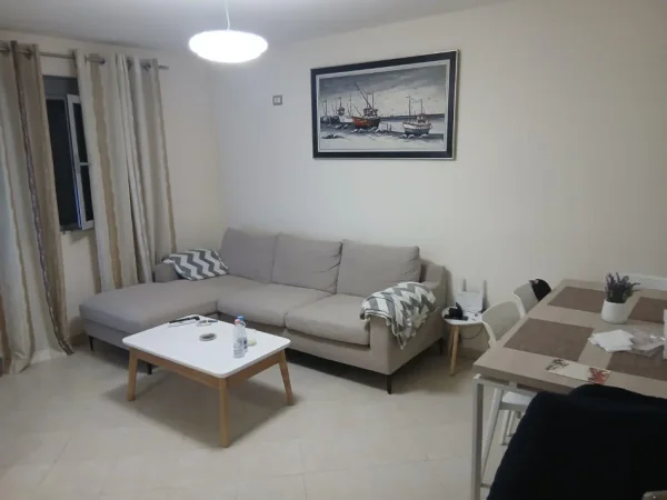Tirane, shitet apartament 1+1+Ballkon Kati 4, 54 m² 125.000 € (Oxhaku)