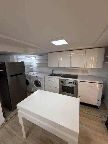 Tirane, jepet me qera apartament duplex 1+1 Kati 0, 40 m² 500 € 