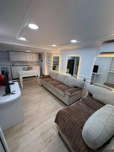 Tirane, jepet me qera apartament duplex 1+1 Kati 0, 40 m² 500 € 