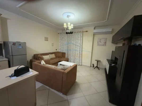 Tirane, jepet me qera apartament 1+1+Ballkon Kati 3, 72 m² 600 € (Kodra e Diellit)