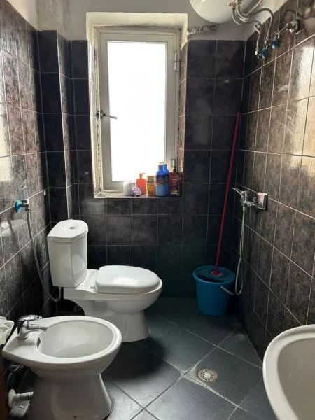Tirane, jepet me qera apartament 1+1 Kati 4, 50 m² 45.000 € 