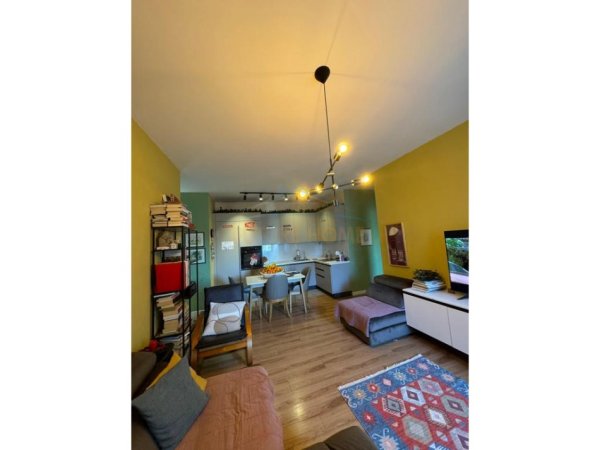 Tirane, jepet me qera apartament 2+1+Ballkon Kati 5, 100 m² 800 € (Rruga Jordan Misja)