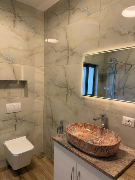 Tirane, ndarje qeraje me vajze apartament 2+1 Kati 2, 1 m² 600 €