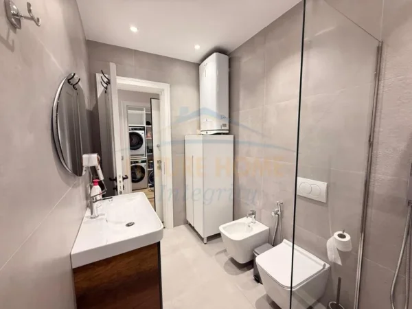 Tirane, shitet apartament 2+1+Ballkon Kati 8, 112 m² (Rruga e Elbasanit)