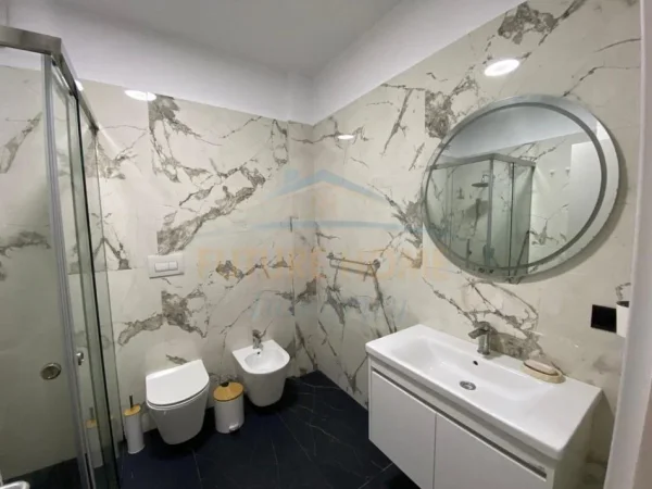 Tirane, jepet me qera apartament 1+1+Ballkon Kati 2, 65 m² 988 € (TEG)