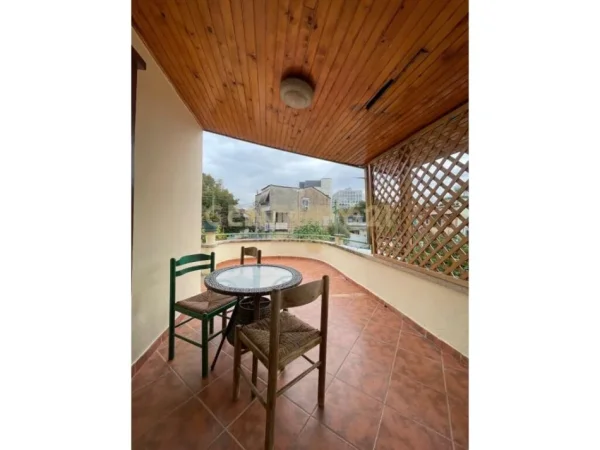 Tirane, jepet me qera apartament 2+1+Ballkon Kati 2, 75 m² 500 € (rruga e dibres)