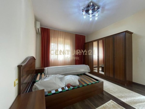 Tirane, jepet me qera apartament 2+1+Ballkon Kati 2, 75 m² 500 € (rruga e dibres)
