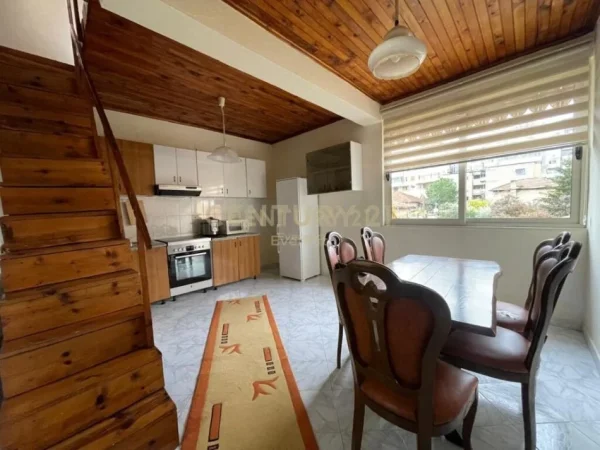 Tirane, jepet me qera apartament 2+1+Ballkon Kati 2, 75 m² 500 € (rruga e dibres)