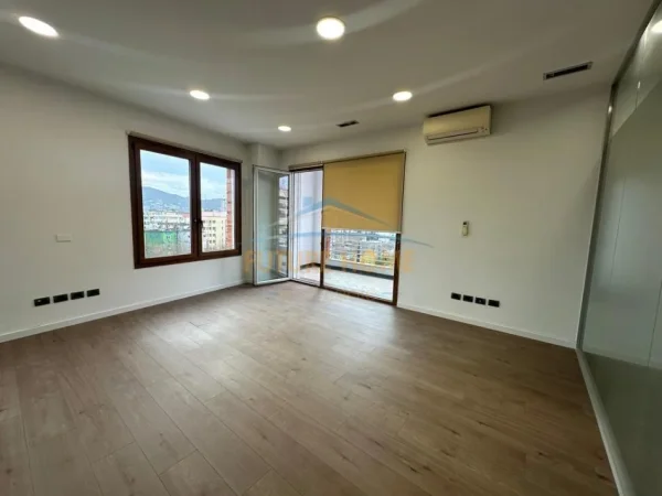 Tirane, jepet me qera zyre Kati 5, 500 m² 9.500 € (Bulevardi Gjergj Fishta)