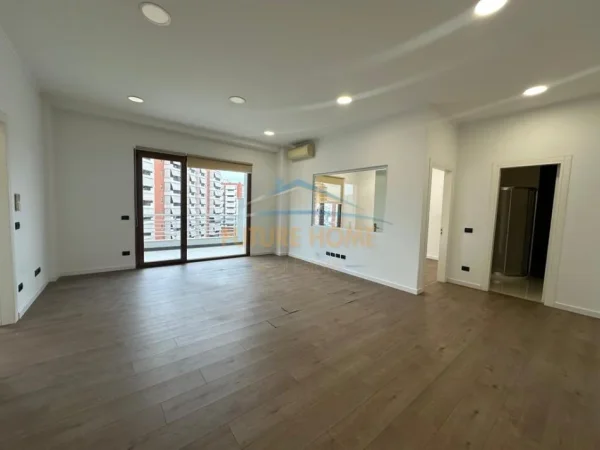 Tirane, jepet me qera zyre Kati 5, 500 m² 9.500 € (Bulevardi Gjergj Fishta)
