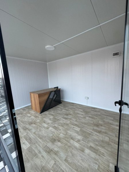 Tirane, shes kioske e levizeshme 12 m2. (Rinas)