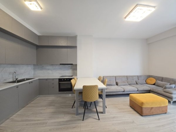 Tirane, jepet me qera apartament 1+1+Ballkon Kati 5, 70 m² 730 € (Pranë KESH-it, Midis Vasil Shantos dhe Komunës Parisit, Tiranë)