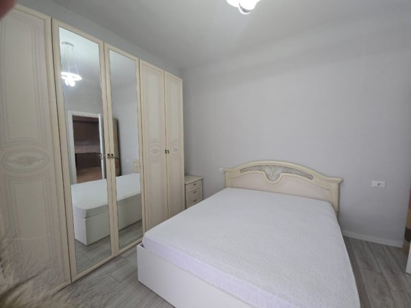 Tirane, jepet me qera apartament 1+1+Ballkon Kati 5, 70 m² 730 € (Pranë KESH-it, Midis Vasil Shantos dhe Komunës Parisit, Tiranë)