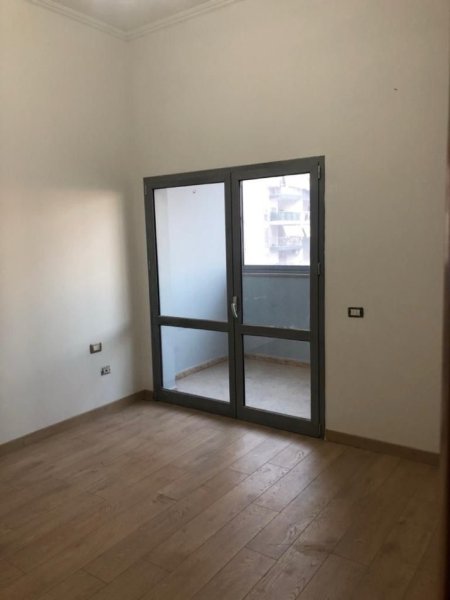 Tirane, jepet me qera Garsonier, Kati 3, 33 m² 380 € (Tek Zogu i Zi ,Tiranë)