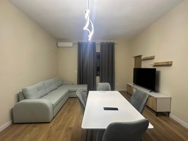 Tirane, jepet me qera Vile 2+1+Ballkon Kati 2, 90 m² 500 € (Sauk/Rr.Ramazan Begu)