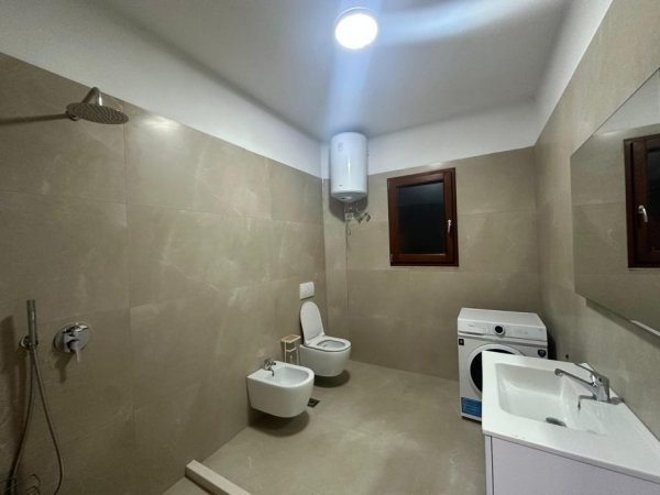 Tirane, jepet me qera Vile 2+1+Ballkon Kati 2, 90 m² 500 € (Sauk/Rr.Ramazan Begu)