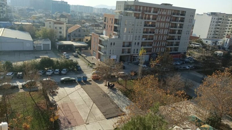 Tirane, jepet me qera apartament 2+1 Kati 7, 90 m² 700 € (Ish Fusha Aviacionit, Tiranë)