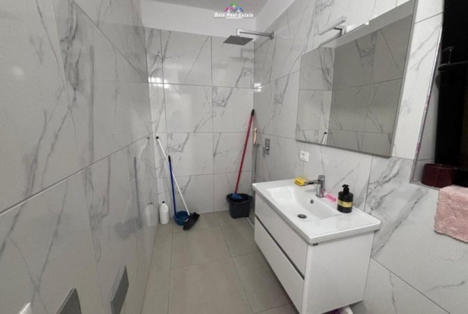 Tirane, shes apartament 3+1 Kati 8, 116 m² 261.000 € (Rruga Gjon Buzuku)