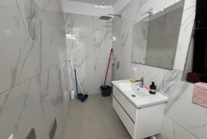 Tirane, shes apartament 3+1 Kati 8, 116 m² 261.000 € (Rruga Gjon Buzuku)