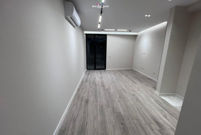 Tirane, jepet me qera zyre Kati 12, 100 m² 1.100 € (Rruga Mine Peza)