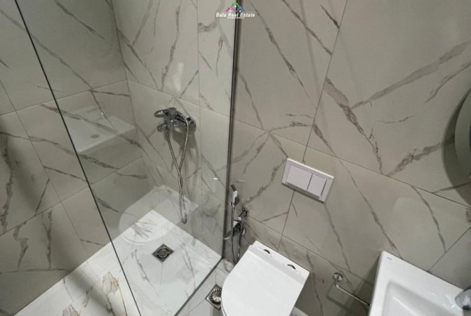 Tirane, jepet me qera zyre Kati 12, 100 m² 1.100 € (Rruga Mine Peza)