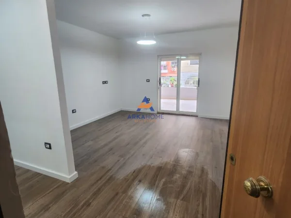 Tirane, shitet apartament 1+1 Kati 1, 77 m² 190.000 € 