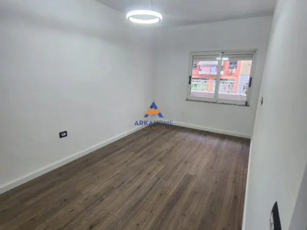 Tirane, shitet apartament 1+1 Kati 1, 77 m² 190.000 € 