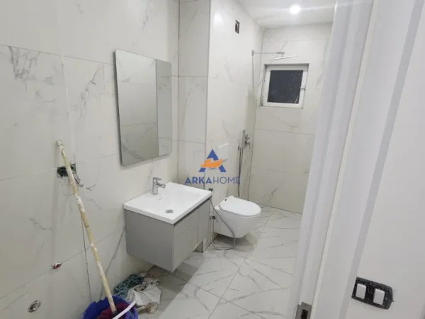 Tirane, shitet apartament 1+1 Kati 1, 77 m² 190.000 € 