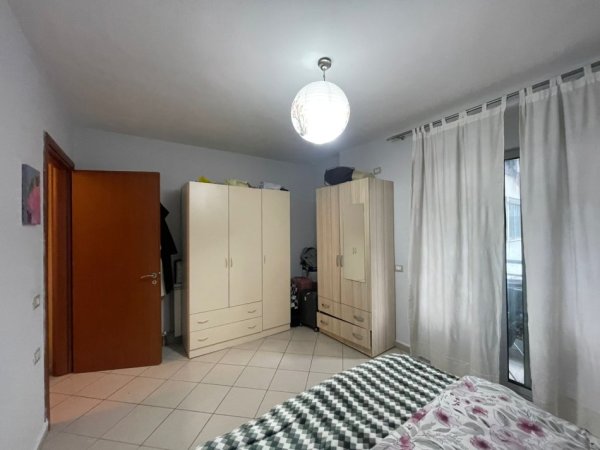 Tirane, shitet apartament 1+1 Kati 2, 70 m² 164.000 € (Rruga Robert Shvarc)