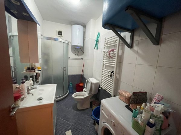 Tirane, shitet apartament 1+1 Kati 2, 70 m² 164.000 € (Rruga Robert Shvarc)