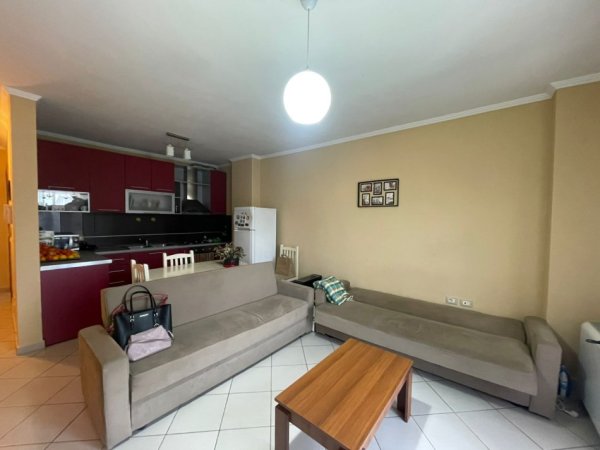Tirane, shitet apartament 1+1 Kati 2, 70 m² 164.000 € (Rruga Robert Shvarc)