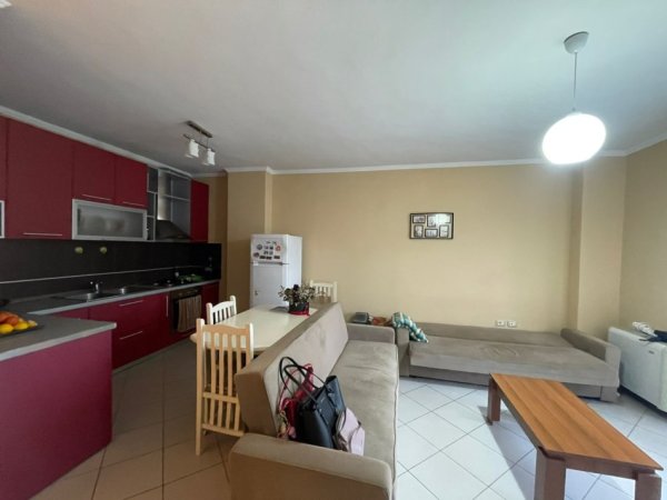 Tirane, shitet apartament 1+1 Kati 2, 70 m² 164.000 € (Rruga Robert Shvarc)