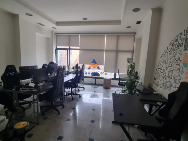Tirane, jepet me qera ambjent biznesi Kati 3, 350 m² 6.000 € 