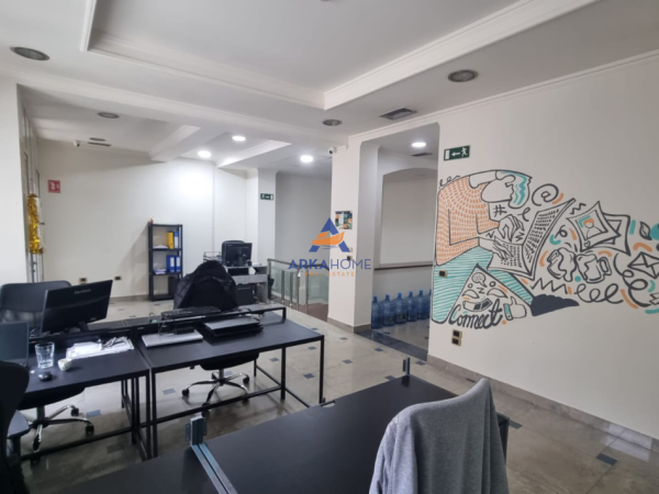 Tirane, jepet me qera ambjent biznesi Kati 3, 350 m² 6.000 € 