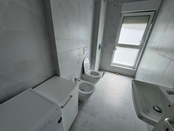 Tirane, jepet me qera apartament 1+1 Kati 2, 