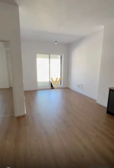 Tirane, jepet me qera apartament 1+1+Ballkon Kati 7, 61 m² 300 € (ALI DEMI)