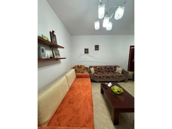 Tirane, jepet me qera apartament 2+1 Kati 1, 90 m² 500 € (FRESK)