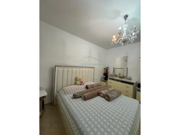 Tirane, jepet me qera apartament 2+1 Kati 1, 90 m² 500 € (FRESK)