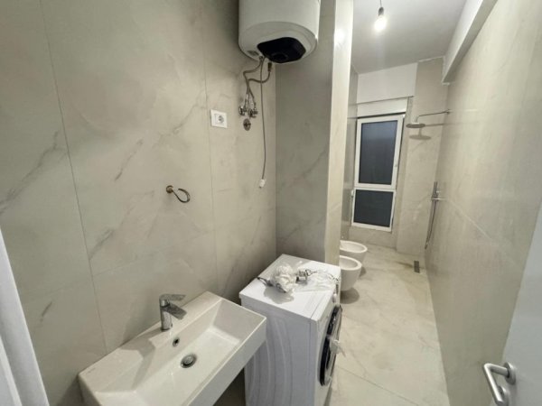 Tirane, jepet me qera apartament 2+1 Kati 3,