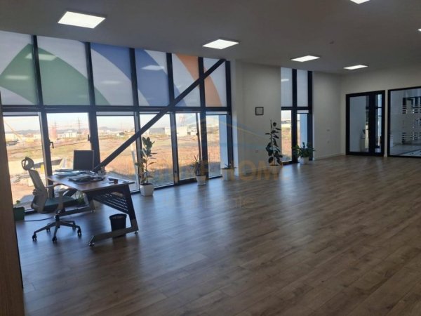 Tirane, jepet me qera zyre Kati 1, 200 m² 1.150 € (KASHAR)