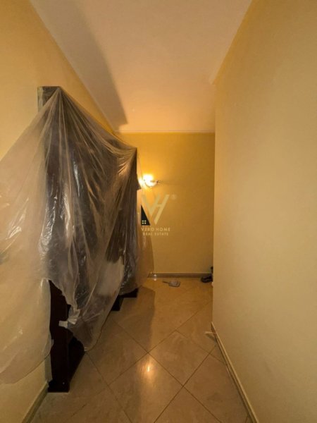 Tirane, jepet me qera apartament 1+1+Ballkon Kati 7, 75 m² 650 € (BLLOK)