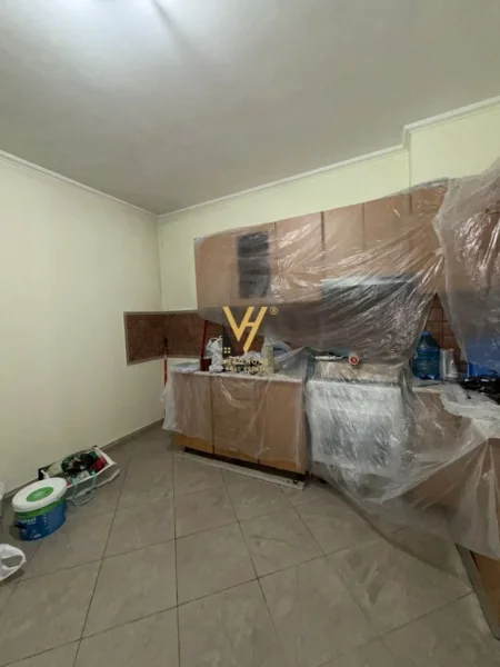 Tirane, jepet me qera apartament 1+1+Ballkon Kati 7, 75 m² 650 € (BLLOK)