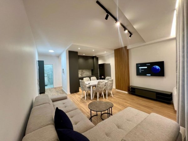 Tirane, jepet me qera apartament 3+1+Ballkon Kati 7, 140 m² 1.200 € (Rruga Tefta Tashko Koco)