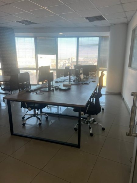 Tirane, jepet me qera zyre Kati 11, 240 m² 2.400 € (Selvia)