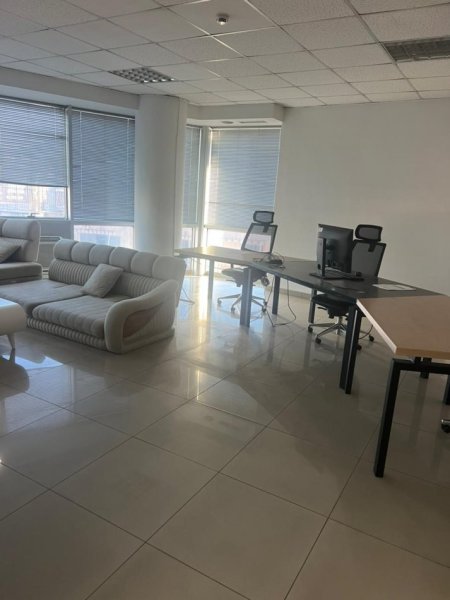 Tirane, jepet me qera zyre Kati 11, 240 m² 2.400 € (Selvia)