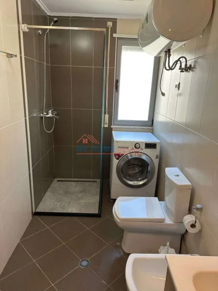 Tirane, jepet me qera apartament 1+1+Ballkon Kati 4, 70 m² 750 € (Rruga 5 Maji)